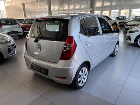 2017-Hyundai-i10-11-GLS-Motion_16