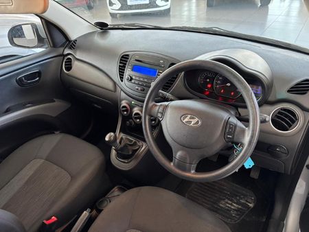 2017-Hyundai-i10-11-GLS-Motion_4