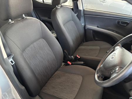 2017-Hyundai-i10-11-GLS-Motion_5
