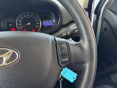 2017-Hyundai-i10-11-GLS-Motion_7