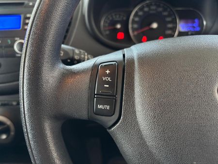 2017-Hyundai-i10-11-GLS-Motion_8