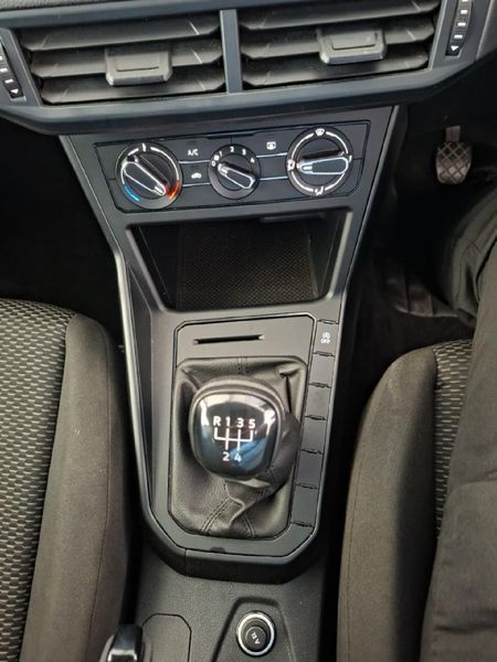 2024-Volkswagen-Polo-10-TSI_10