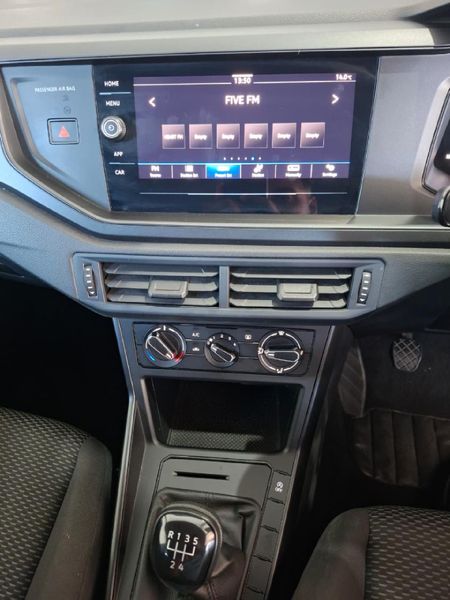 2024-Volkswagen-Polo-10-TSI_21