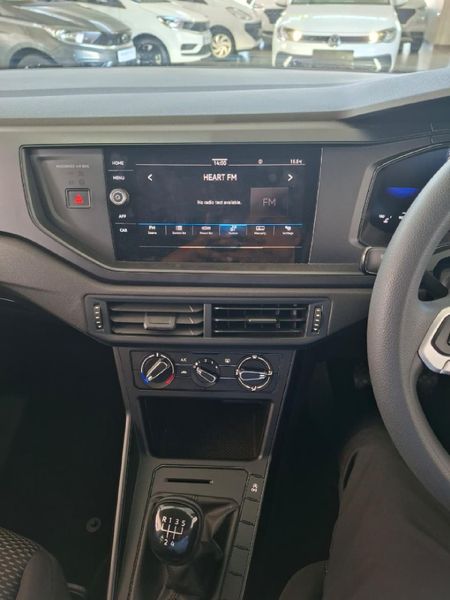 2024-Volkswagen-Polo-10-TSI_10