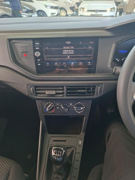 2024-Volkswagen-Polo-10-TSI_14