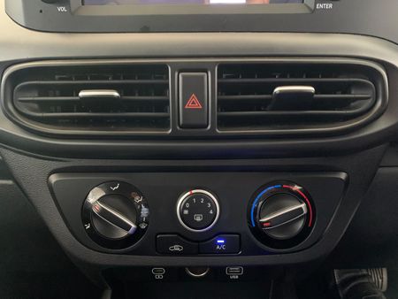 2025-Hyundai-Grand-i10-10-Motion_10