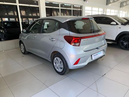 2025-Hyundai-Grand-i10-10-Motion_7