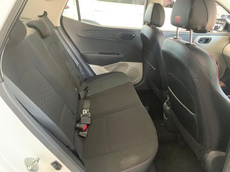 2024-Hyundai-Grand-i10-12-Fluid-Sedan_10