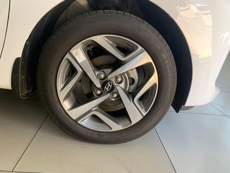 2024-Hyundai-Grand-i10-12-Fluid-Sedan_13