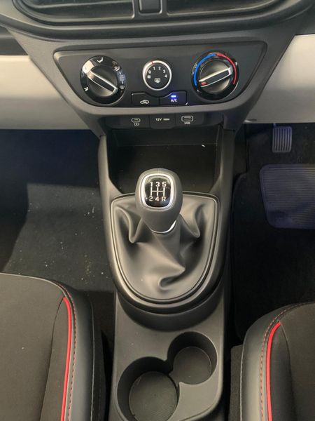 2024-Hyundai-Grand-i10-12-Fluid-Sedan_15