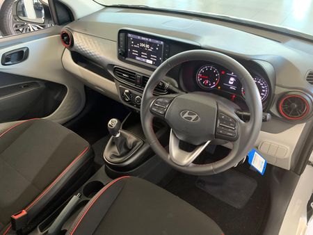 2024-Hyundai-Grand-i10-12-Fluid-Sedan_17