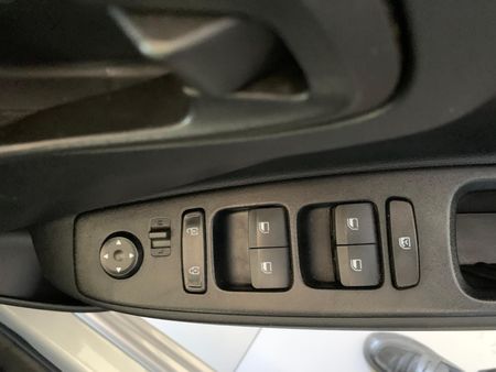 2023-Hyundai-Grand-i10-10-Motion_12