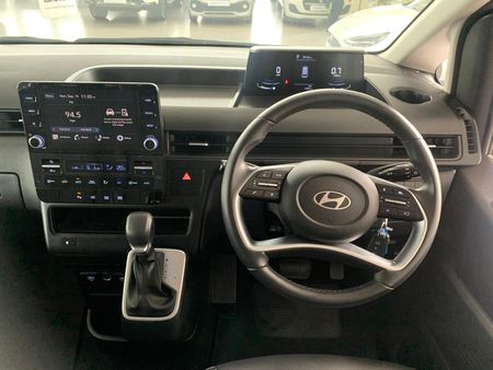 2022-Hyundai-Staria-22d-Executive-Auto-11-Seat_20