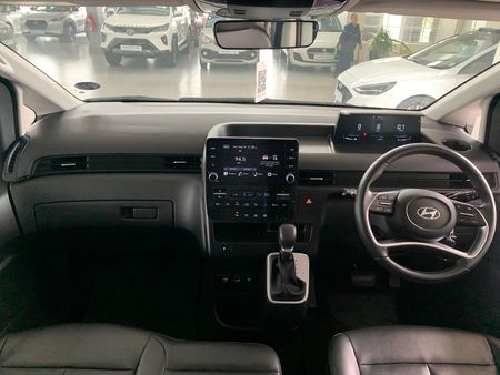 2022-Hyundai-Staria-22d-Executive-Auto-11-Seat_8