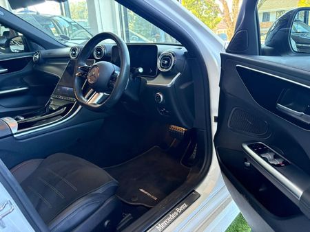 2023-Mercedes-Benz-C-Class-C-200-Auto_17