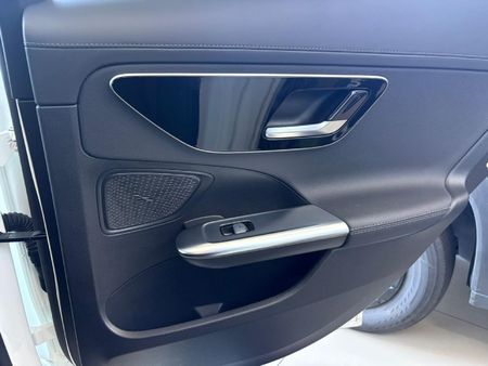 2023-Mercedes-Benz-C-Class-C-200-Auto_20