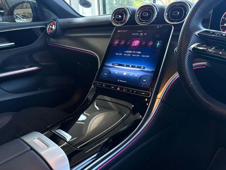 2023-Mercedes-Benz-C-Class-C-200-Auto_23