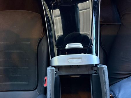 2023-Mercedes-Benz-C-Class-C-200-Auto_24