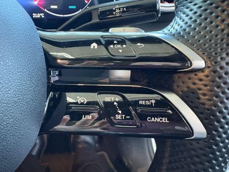 2023-Mercedes-Benz-C-Class-C-200-Auto_25