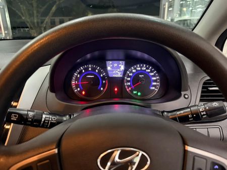 2018-Hyundai-Accent-16-Fluid-Auto-5-dr_5