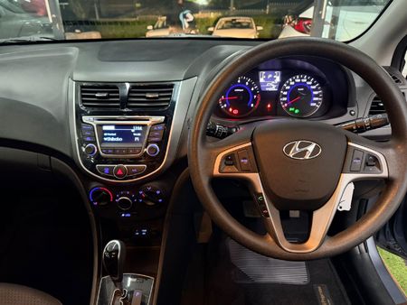 2018-Hyundai-Accent-16-Fluid-Auto-5-dr_8