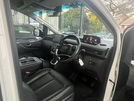 2026-Hyundai-Staria-22d-Executive-Auto_8