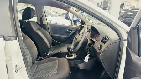 2024-Volkswagen-Polo-Vivo-16-Comfortline-Auto-5-dr_13