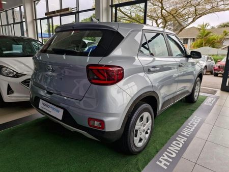2022-Hyundai-Venue-12-Motion_5