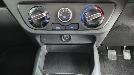 2022-Hyundai-Grand-i10-12-Fluid-Auto_15