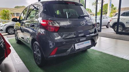 2022-Hyundai-Grand-i10-12-Fluid-Auto_6