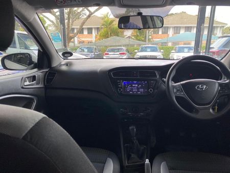 2018-Hyundai-i20-12-Motion_12