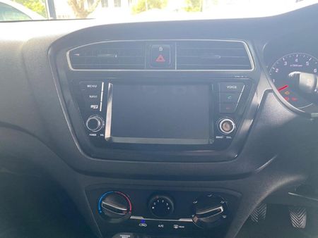 2018-Hyundai-i20-12-Motion_15