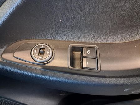 2019-Hyundai-i20-12-Fluid_13