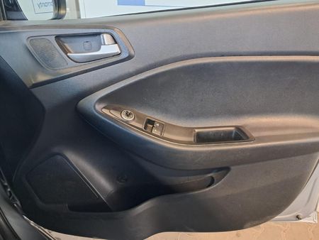 2019-Hyundai-i20-12-Fluid_14