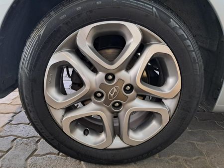 2019-Hyundai-i20-12-Fluid_16