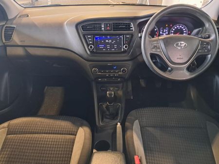 2019-Hyundai-i20-12-Fluid_8