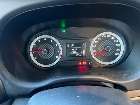 2025-Hyundai-Grand-i10-12-Motion-Auto_12