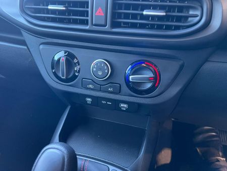 2025-Hyundai-Grand-i10-12-Motion-Auto_15