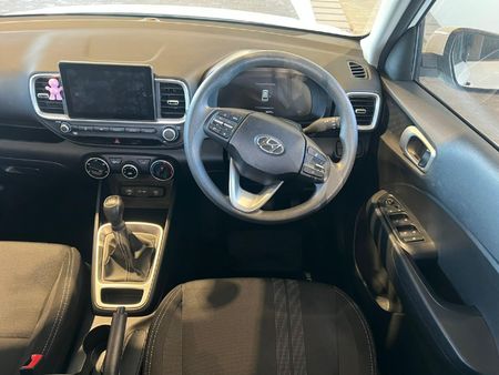 2025-Hyundai-Venue-12-Motion_19