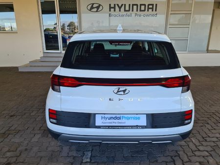 2025-Hyundai-Venue-12-Motion_6