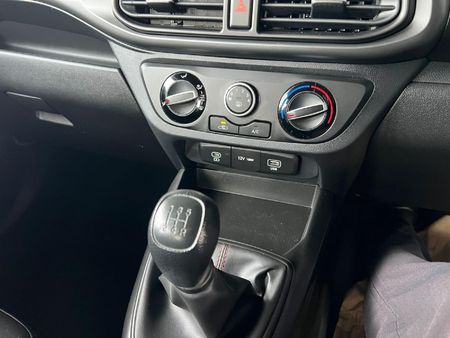 2024-Hyundai-Grand-i10-10-Motion_14