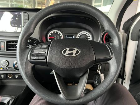 2024-Hyundai-Grand-i10-10-Motion_16