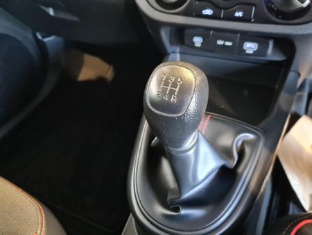 2023-Hyundai-Grand-i10-10-Motion_11