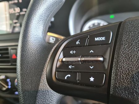 2023-Hyundai-Grand-i10-10-Motion_15