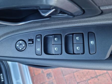 2024-Hyundai-i20-12-Premium_9