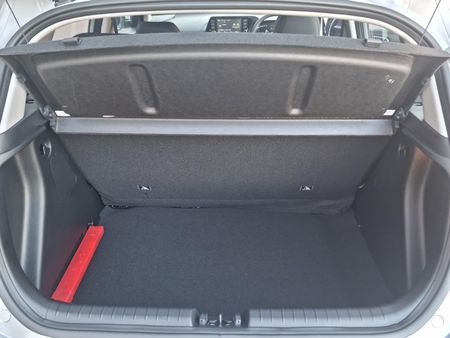 2024-Hyundai-i20-12-Premium_8