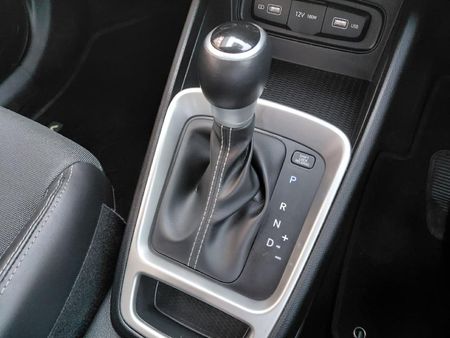 2022-Hyundai-Venue-10-TGDI-Fluid-Auto_10