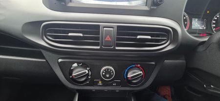 2024-Hyundai-Grand-i10-10-Motion_13