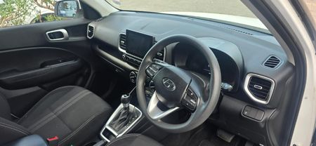2025-Hyundai-Venue-12-Motion_10