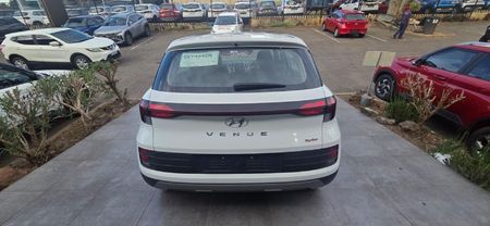 2025-Hyundai-Venue-12-Motion_4